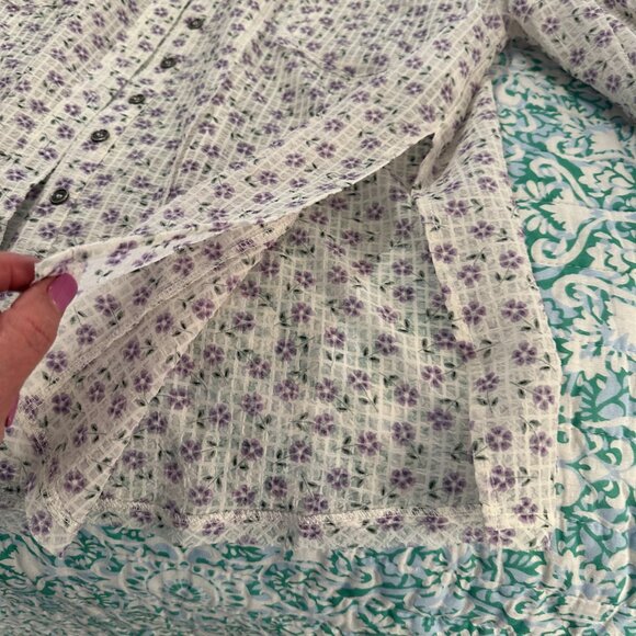 Listiel Long Sleeve Wome's Button Down Oversized Top with Lavender Flowers Sz S - Picture 3 of 8